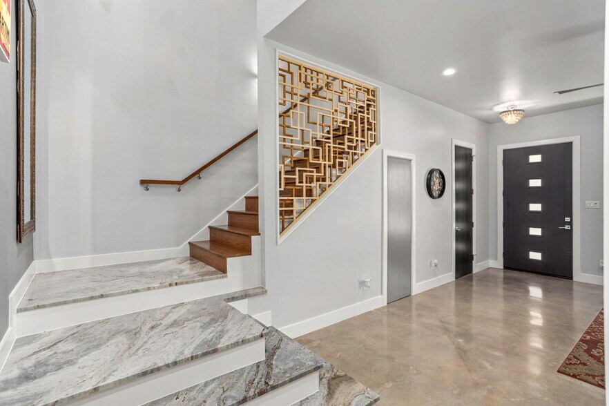 Building Photo - 326 Clay