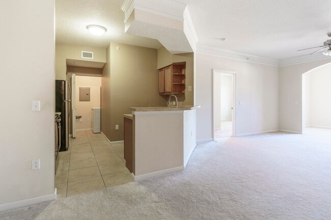 Building Photo - 1201 Myrtlewood Cir E