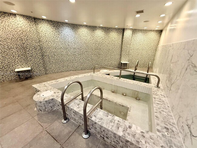 Building Photo - 253 NE 2nd St