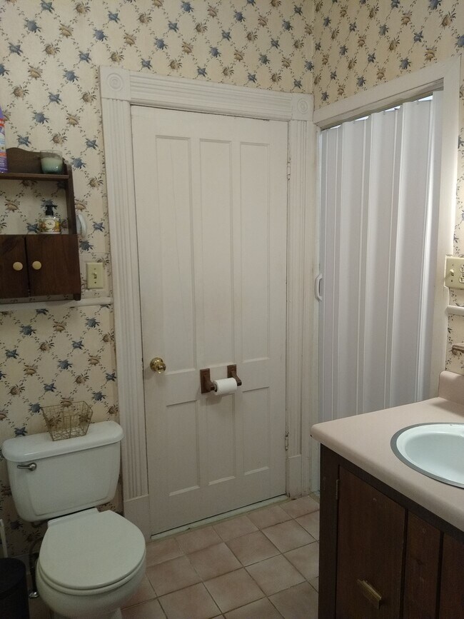 Building Photo - 47 Continental Ave