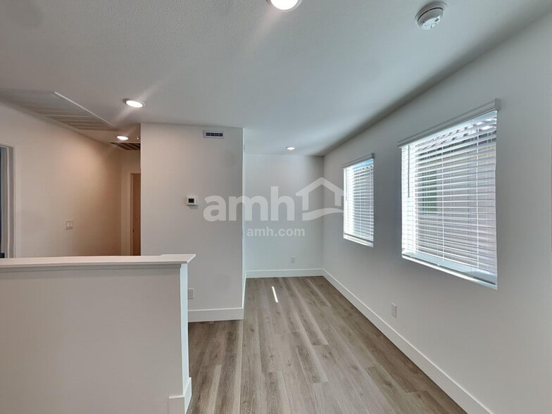 Building Photo - 5734 Las Vegas Crk St