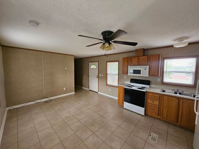 Building Photo - 127 Lonesome Hill Rd