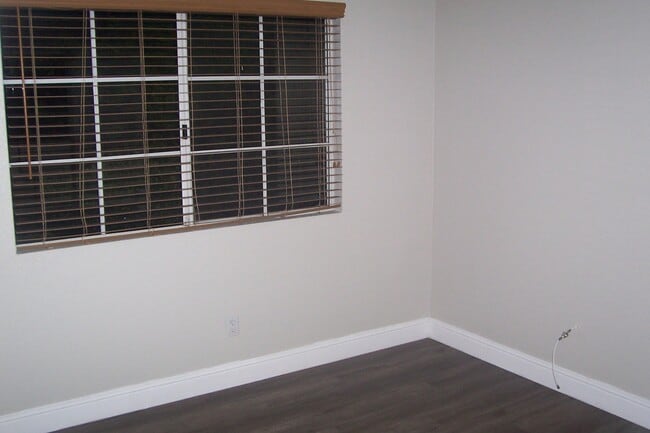 Building Photo - Beautiful 3 Bedroom 2 Bathroom Condo Cats ...