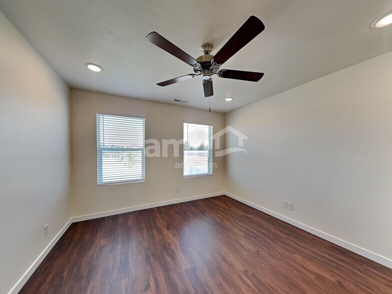 Building Photo - 9412 W Shumard St