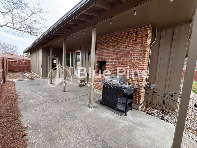 Building Photo - 1058 Mojave St