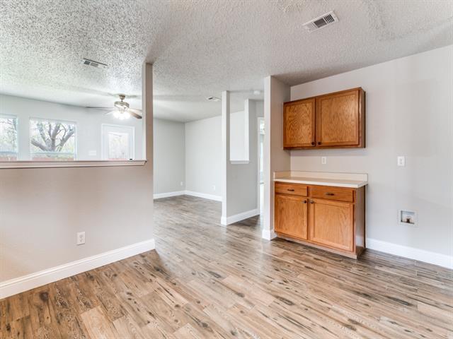 Building Photo - 5600 Glenshee Dr