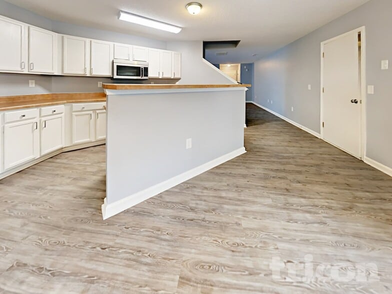 Building Photo - 8151 Deodora Cedar Ln