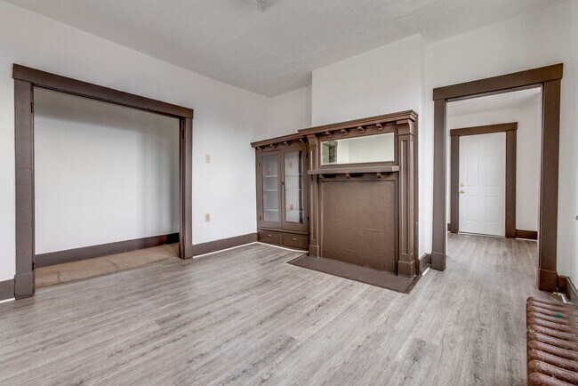 Building Photo - 466 Hays Ave