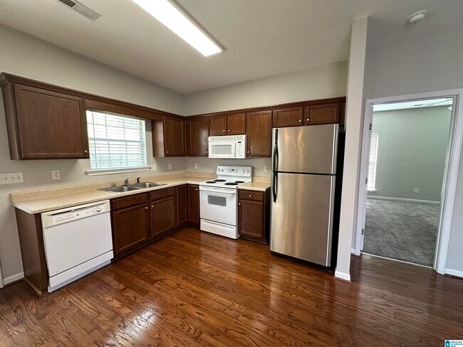 Building Photo - 1103 Castlemaine Dr