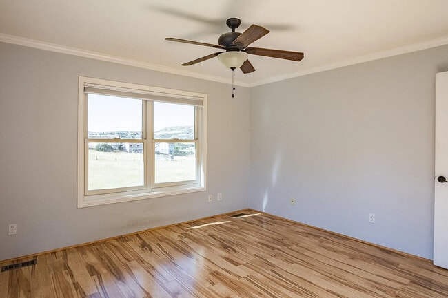 Building Photo - 2100 Oakcrest Cir