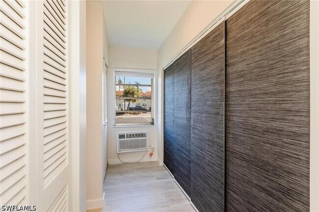 Building Photo - 235 Seaview Ct