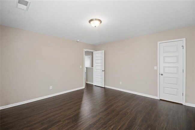 Building Photo - 462 Fredrick Dr