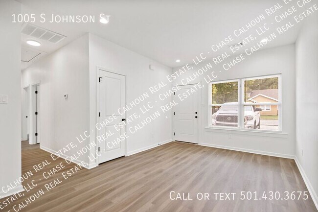 Building Photo - 1005 Johnson St