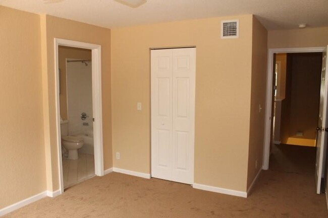 Building Photo - 4136 Forest Dr