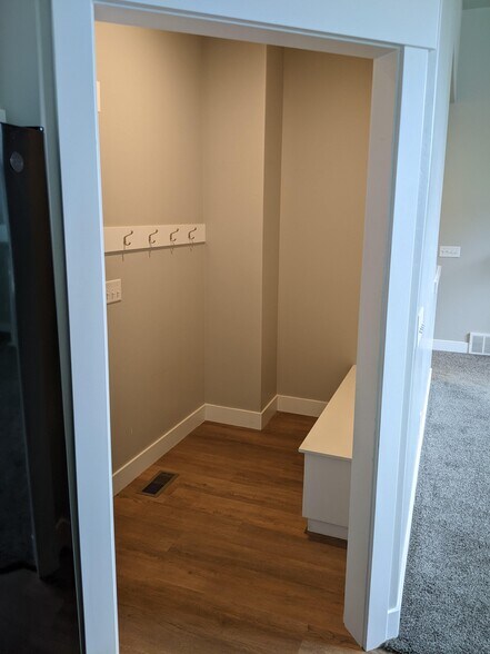 Building Photo - 889 E 600 N