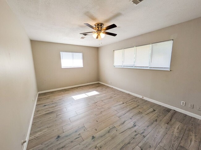 Building Photo - 2109 Coronado Pl