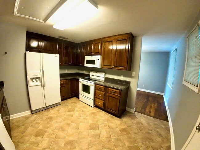 Building Photo - 3/1 Brick Home Near USA Campus w/ Carport & Fenced-In yard