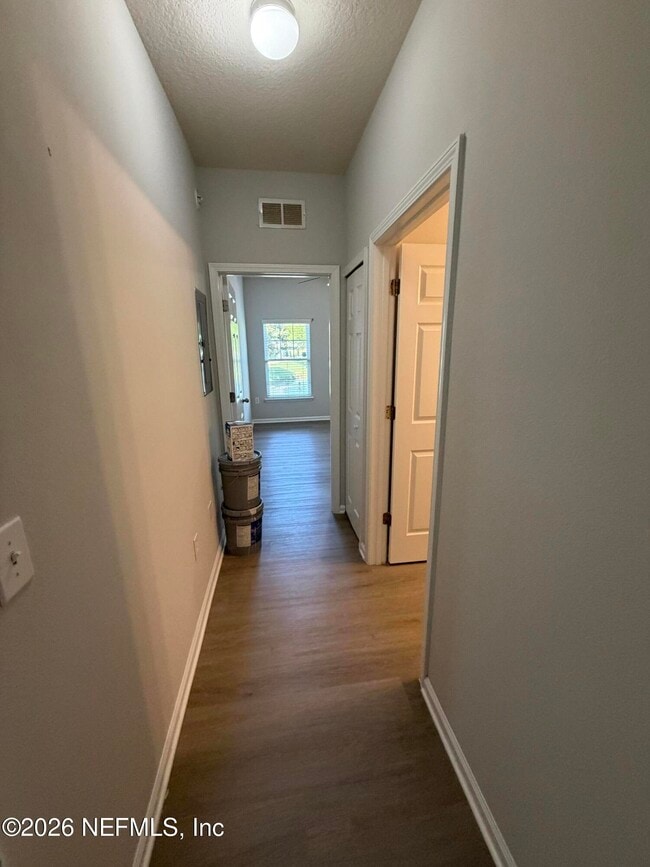 Building Photo - 8201 Green Parrot Rd