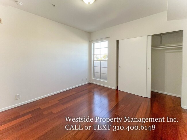 Building Photo - Mar Vista Upper 3Bd/2.5BA Multi-Level Condo