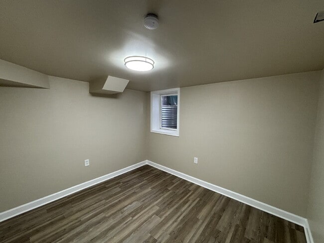 Building Photo - Charming 3-Bedroom Home with Spacious Yard...