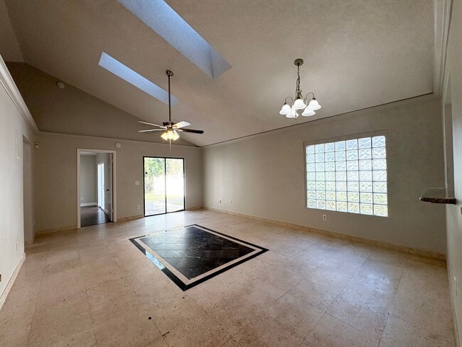 Building Photo - Cute 3B/2B Home in Hidden Lakes - Community Pool