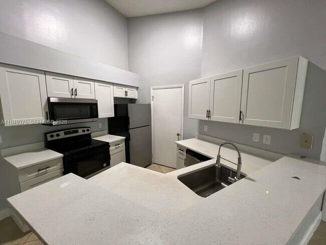 Building Photo - 9999 Summerbreeze Dr