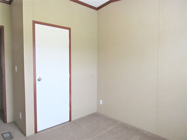 Building Photo - 3 BD 2 BA Country Living