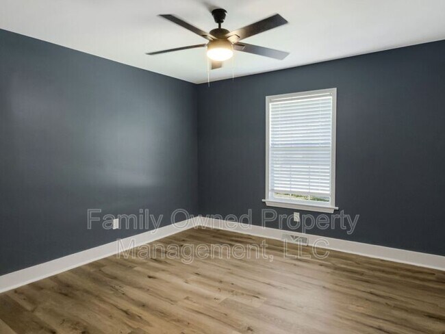 Building Photo - 23 Shadowmoss Pkwy