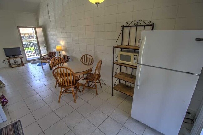 Building Photo - 208 W Kingfish St