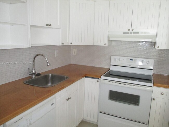 Building Photo - 1865 Brickell Ave