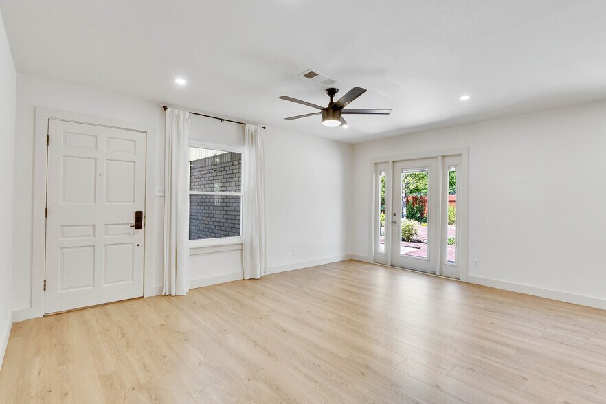 Main Room - vacant - 2102 Bristol Dr
