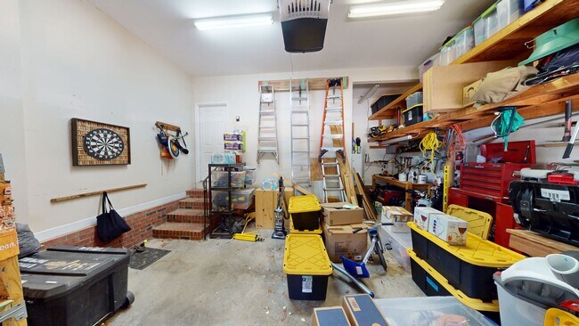 Building Photo - 5 Bedrooms with Golf Course Views in Carol...