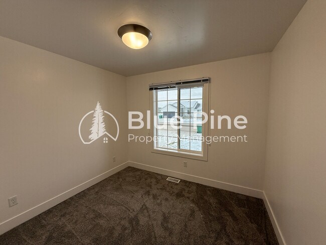 Building Photo - 4335 N Dudley Ave