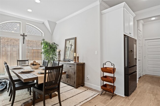 Building Photo - 5435 Farm Hill Way