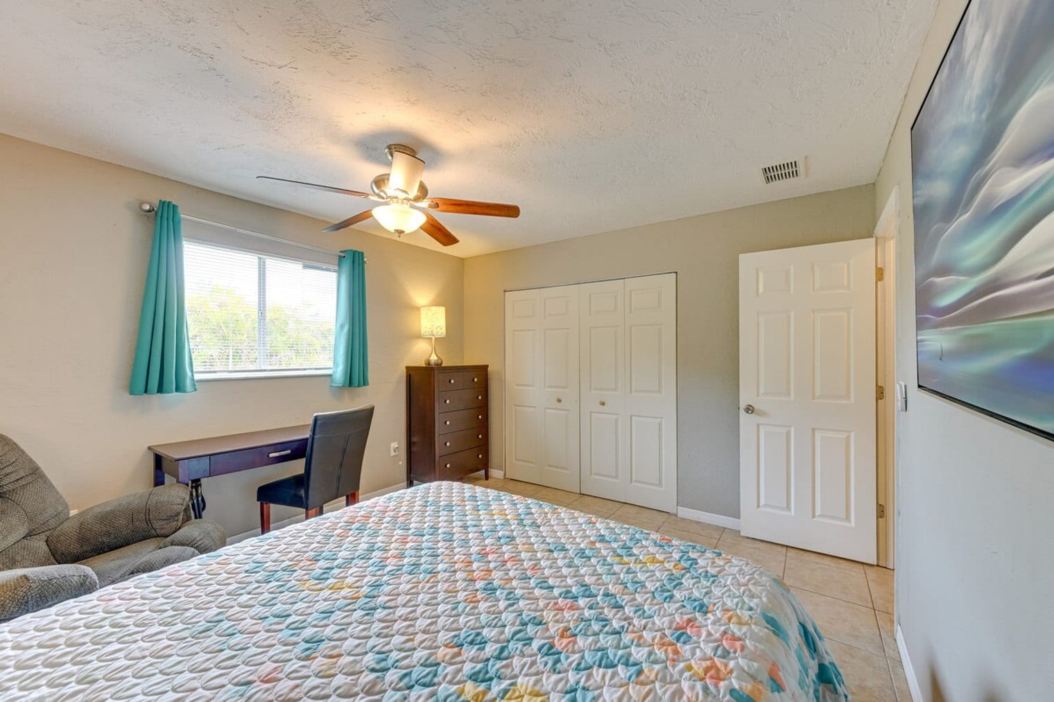 Building Photo - 1555 N Tuttle Ave