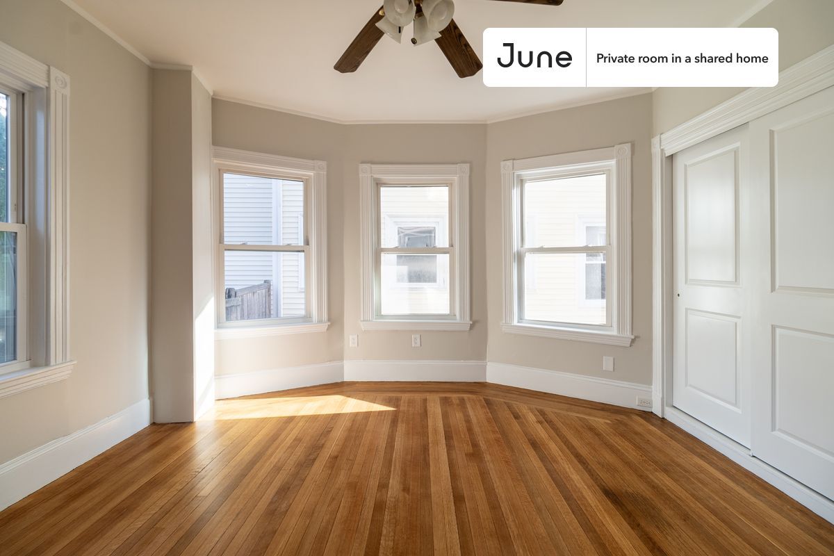 Building Photo - Private bedroom in 5 bed/2 bath Home