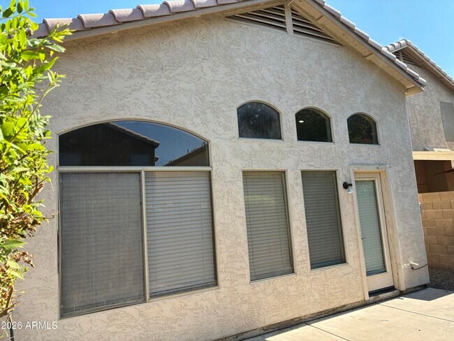 Building Photo - 1319 W Escuda Rd