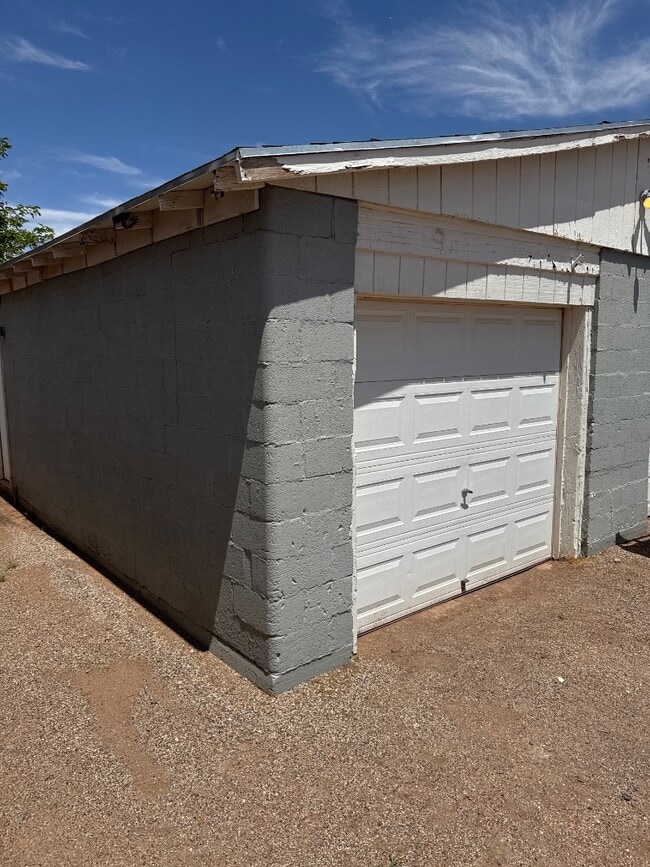 Building Photo - 700 N Williamson Ave