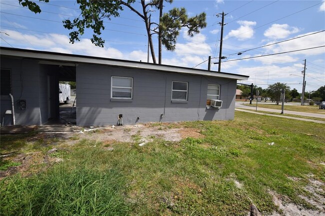 Building Photo - 102 W Lancaster Rd