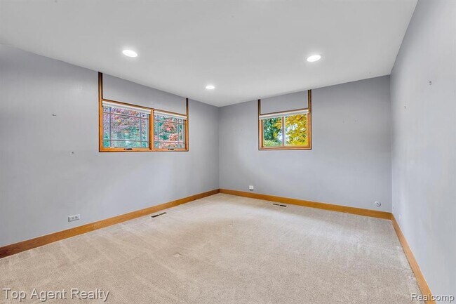 Building Photo - 5760 Snowshoe Cir