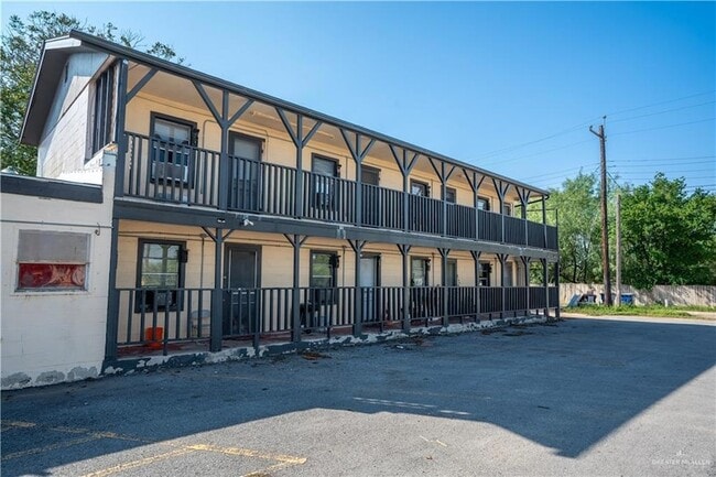 Building Photo - 130 N Texas Ave