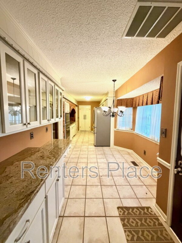 Building Photo - 5724 E 65th Pl