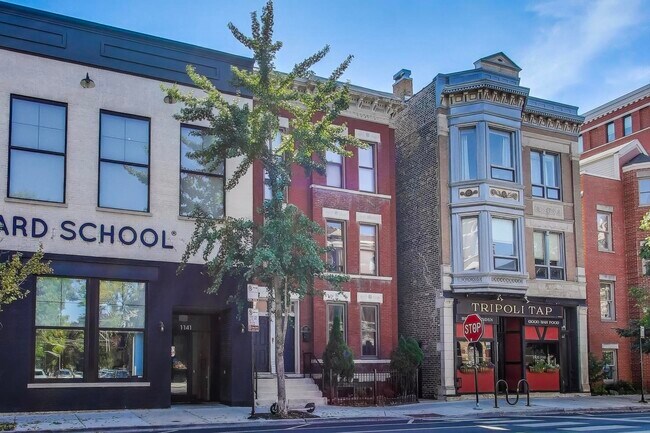 Building Photo - 1143 W Armitage Ave