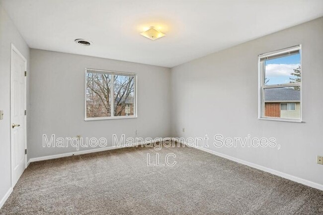 Building Photo - 118 Talon Pl