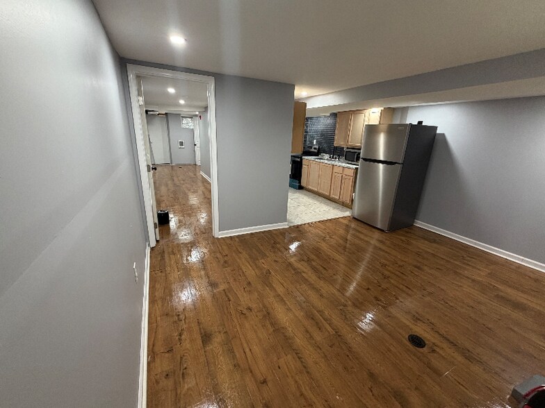 Primary Photo - 200 E Albanus St