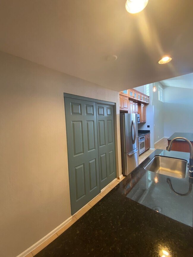 Building Photo - 019WHI