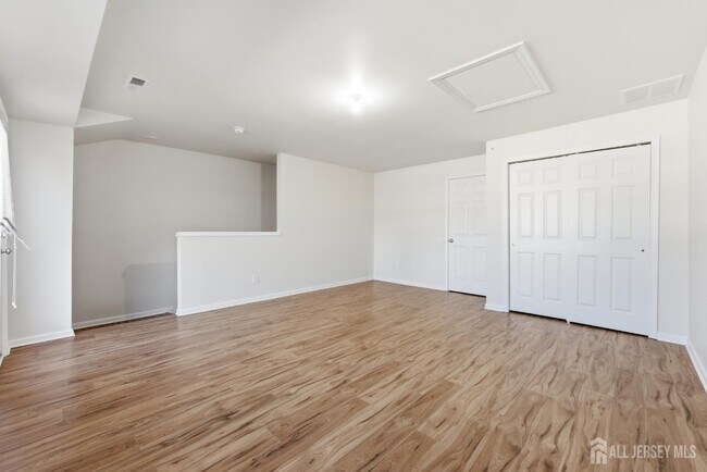 Building Photo - 6 Bond St