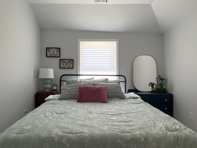 Building Photo - 24 Seth St