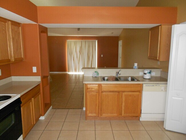 Building Photo - 3/2/2 with home with 1412 living sqft is c...