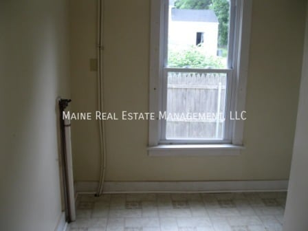 Building Photo - 391 Buck St